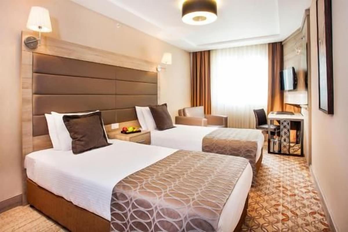 1 bedroom, hypo-allergenic bedding, minibar, in-room safe