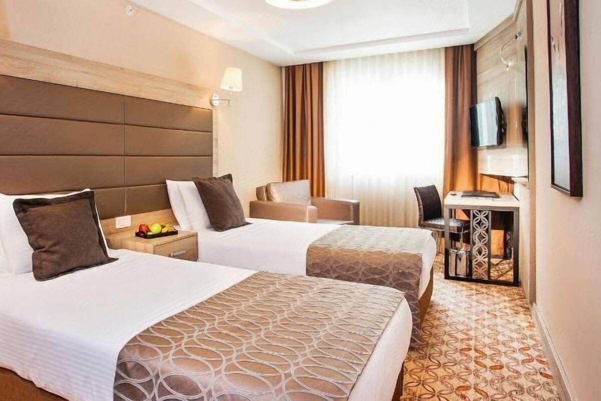 1 bedroom, hypo-allergenic bedding available, minibar, in-room safe
