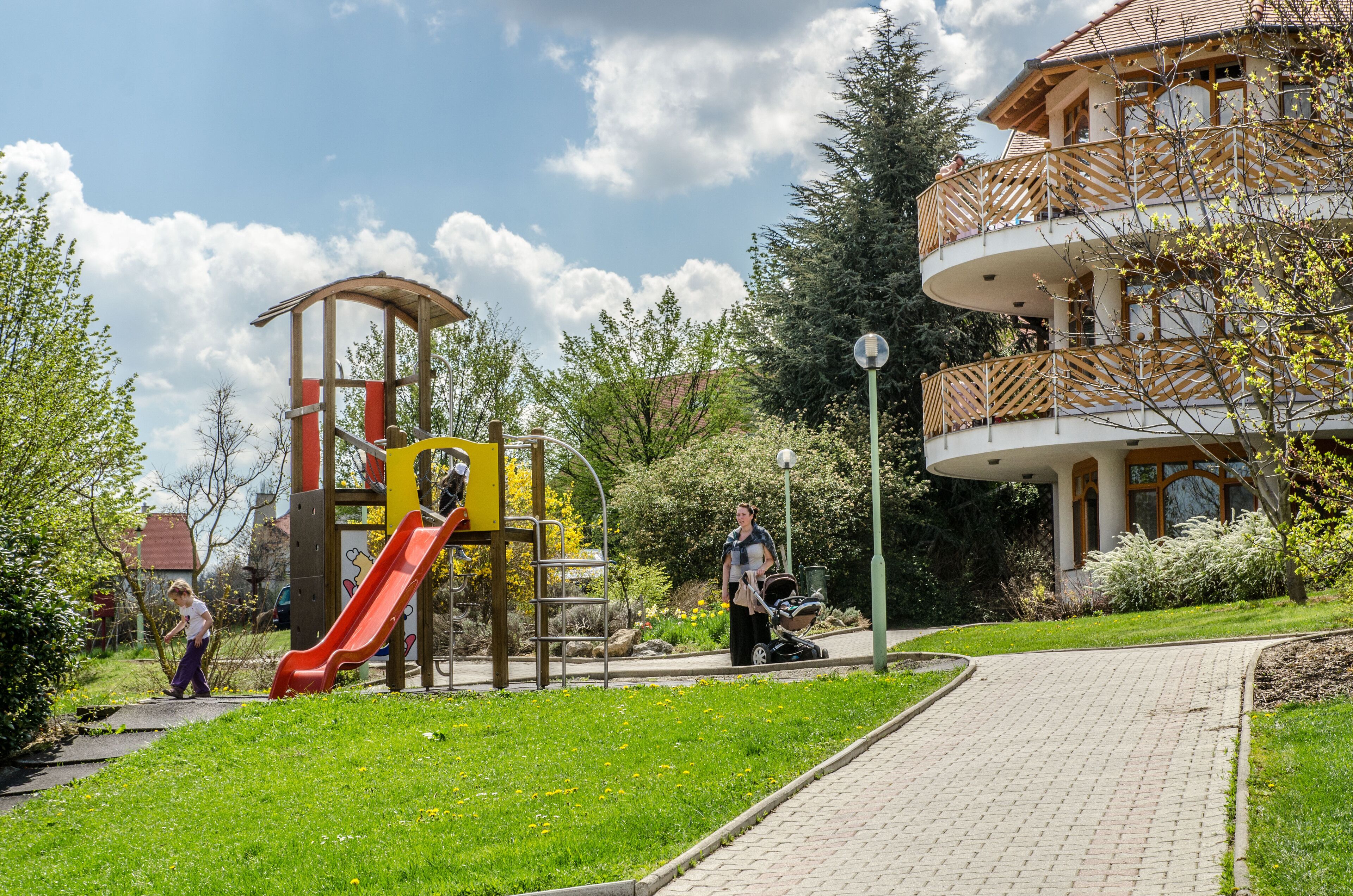 children’s play area – outdoor