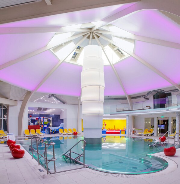 5 indoor pools, 3 outdoor pools, sun loungers