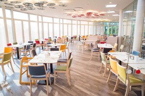 3 restaurants, lunch served, Hungarian cuisine