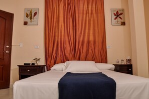 Kamar Standar | 1 kamar tidur, seprai premium, brankas, dan didekorasi berbeda-beda