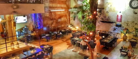 Frokost, lunsj og middag serveres