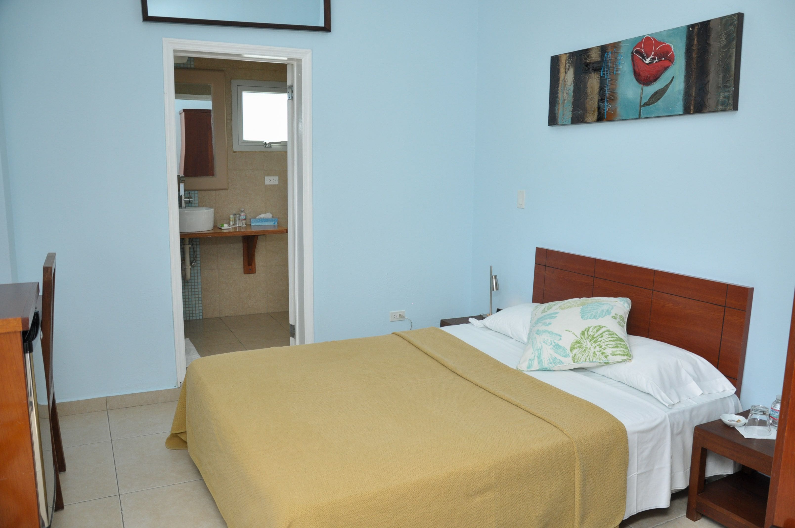 standard room | premium bedding, in-room safe, individually decorated, desk