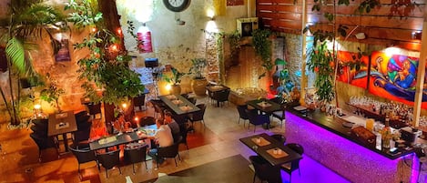 Aamiainen, lounas ja illallinen