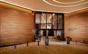 Property entrance - Carlton City Hotel Singapore (Singapore)