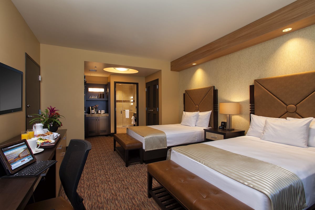 in-room safe, laptop workspace, iron/ironing board, free wifi