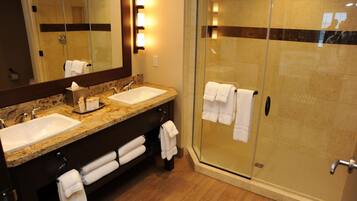 Douche, douche à « effet pluie », articles de toilette de luxe