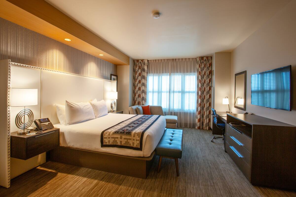 In-room safe, laptop workspace, iron/ironing board, free WiFi