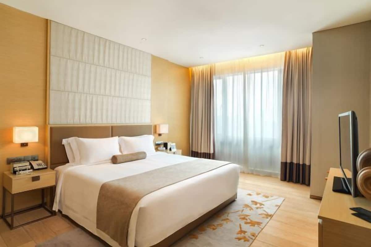 In-room safe, desk, soundproofing, iron/ironing board