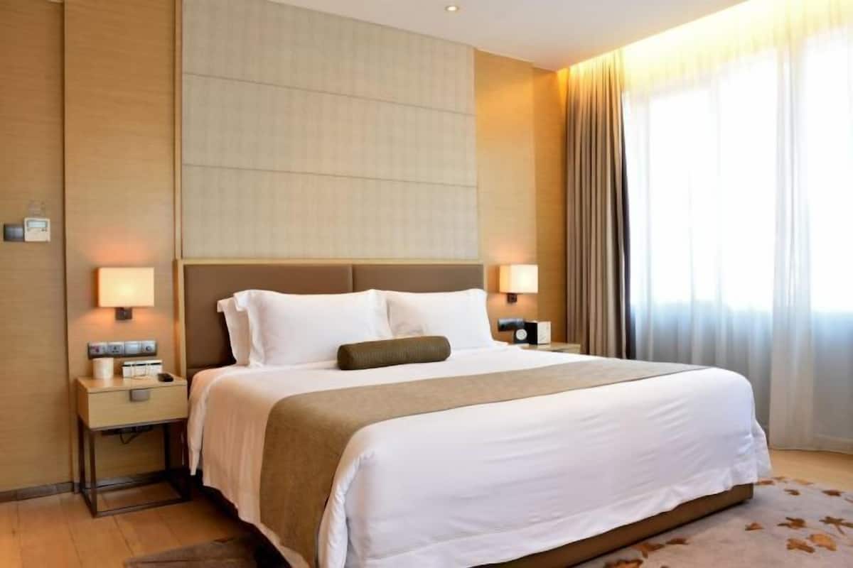 In-room safe, desk, soundproofing, iron/ironing board