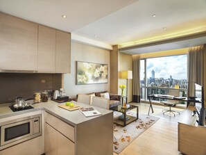 In-room safe, desk, soundproofing, iron/ironing board - Fraser Suites Guangzhou (Guangzhou)