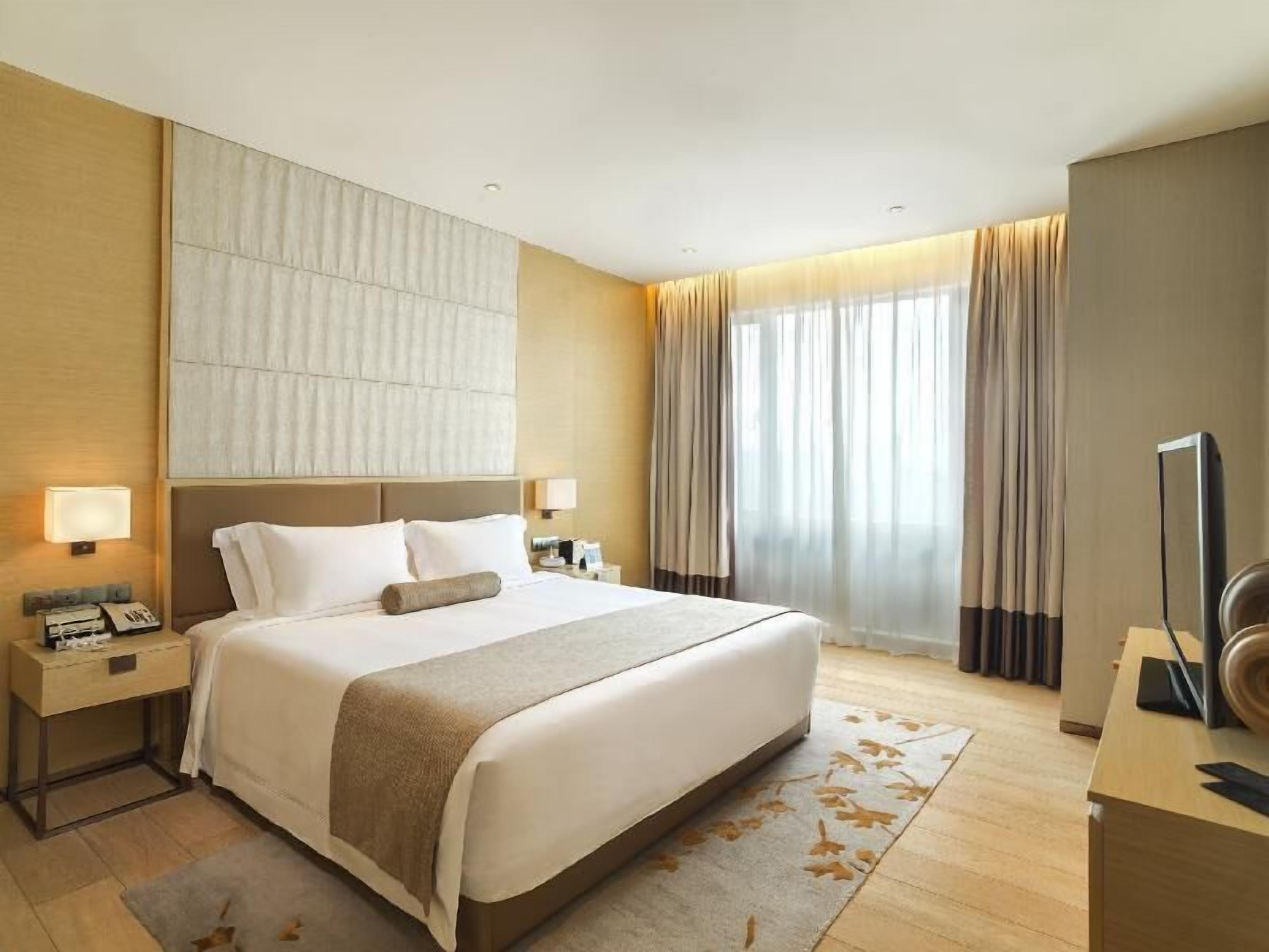 In-room safe, desk, soundproofing, iron/ironing board