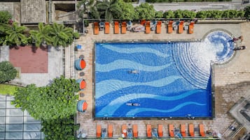 Seasonal outdoor pool, pool umbrellas
