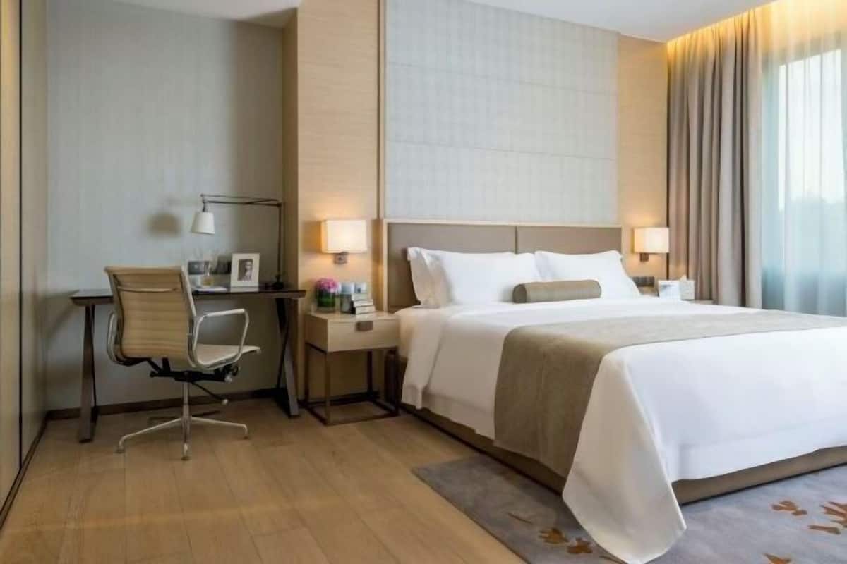 In-room safe, desk, soundproofing, iron/ironing board