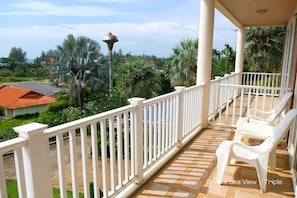 32-inch flat-screen TV with cable channels, TV - Ananda Lanta Resort (Ko Lanta)