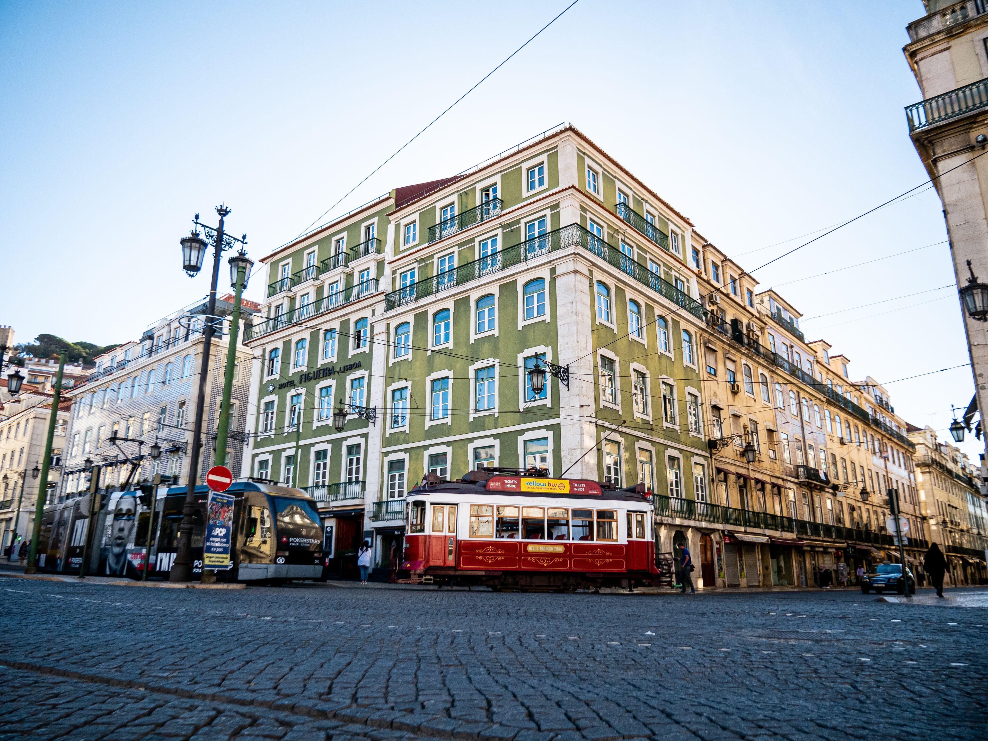 住宿正面 - 傍晚/夜晚