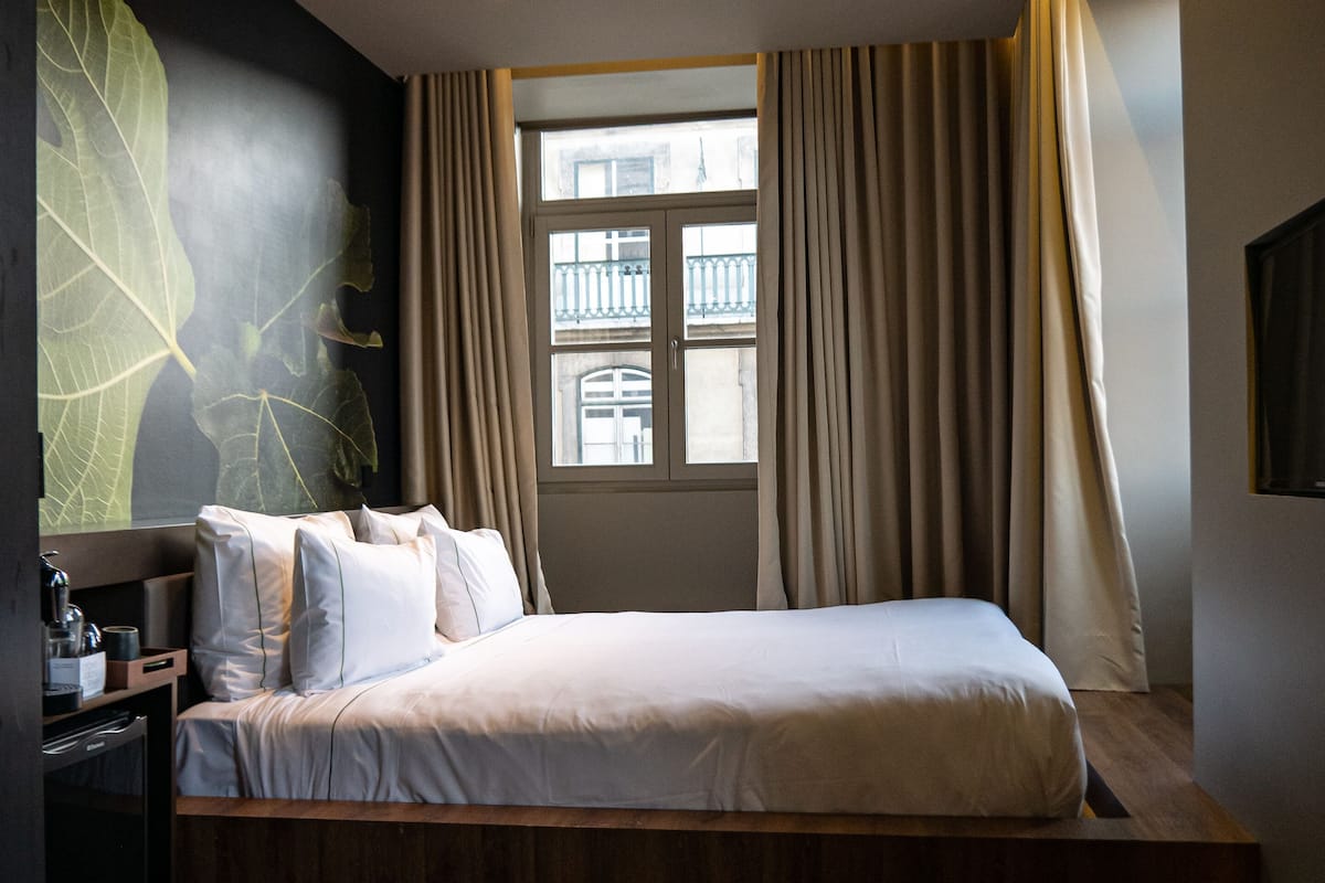 Minibar, in-room safe, desk, blackout curtains