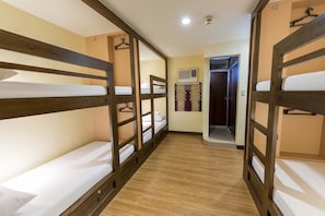 In-room safe, free WiFi, bed sheets