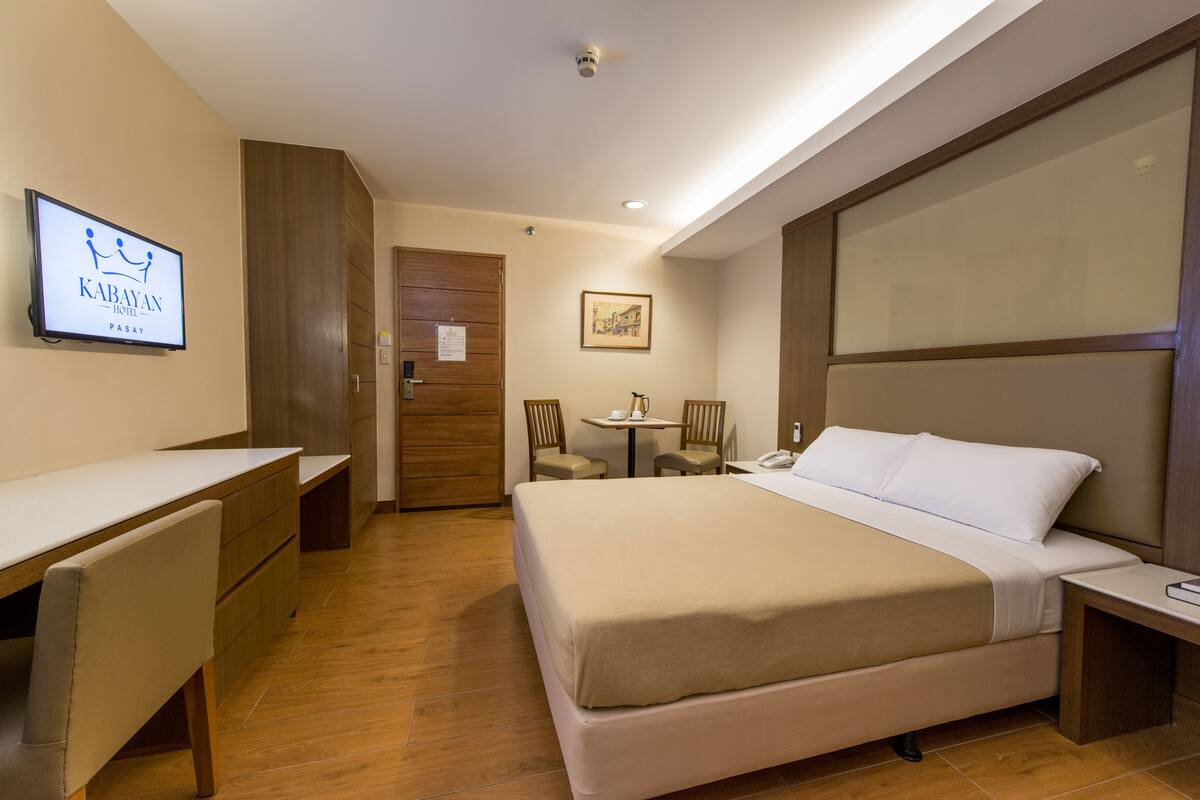 Standard Room, 1 Queen Bed