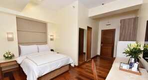 Pinoy Suite | In-room safe, free WiFi, bed sheets - Kabayan Hotel (Pasay)