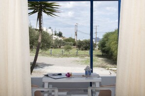 View from room - Soultana Rooms & Apartments (Milos)