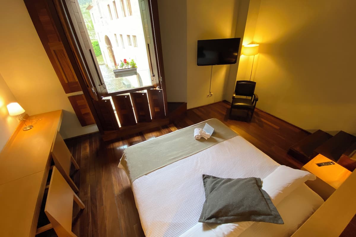 Superior Double Room | Desk, blackout drapes, soundproofing, free WiFi
