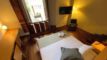 Superior Double Room | Desk, blackout drapes, soundproofing, free WiFi