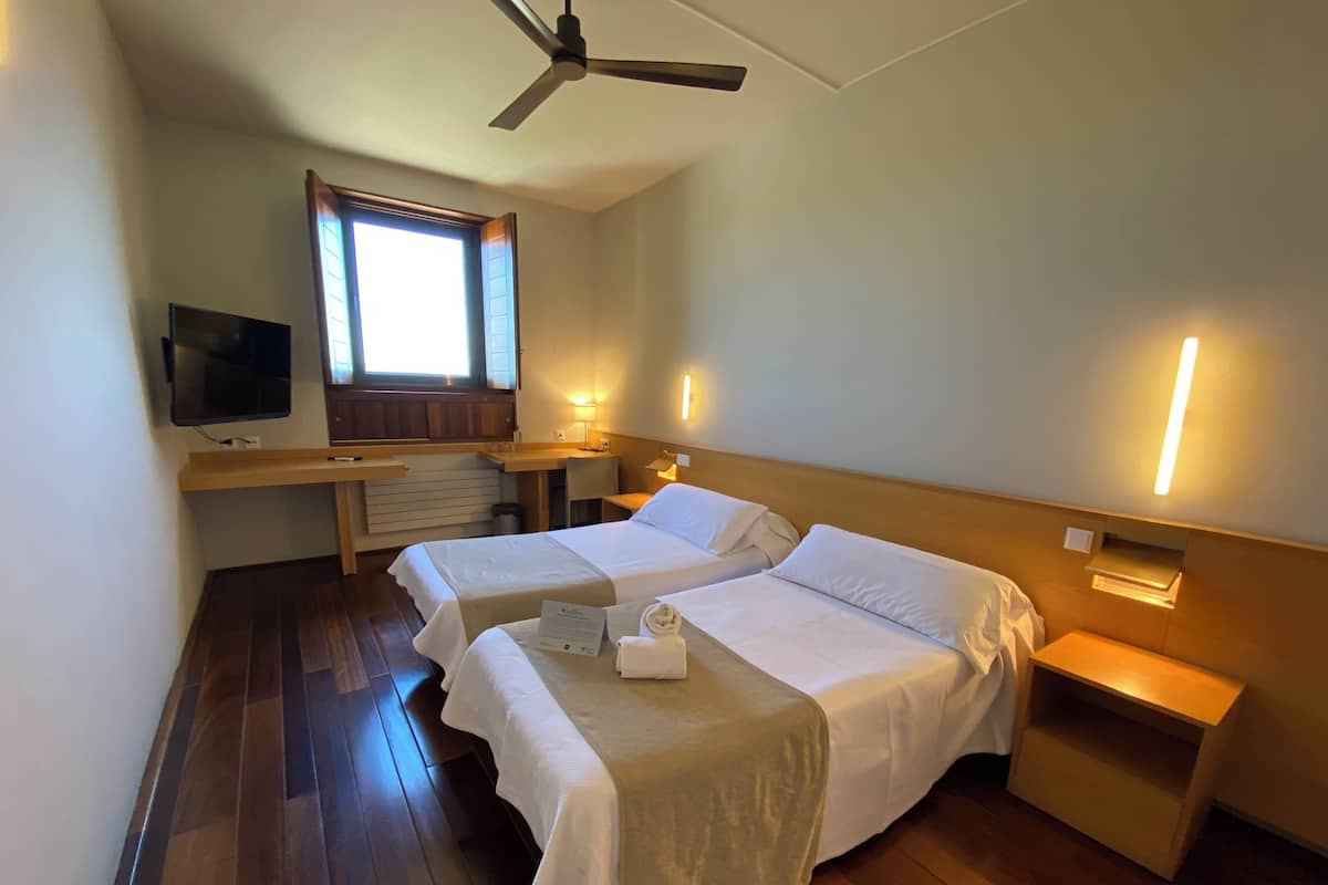 Standard Twin Room | Desk, blackout drapes, soundproofing, free WiFi