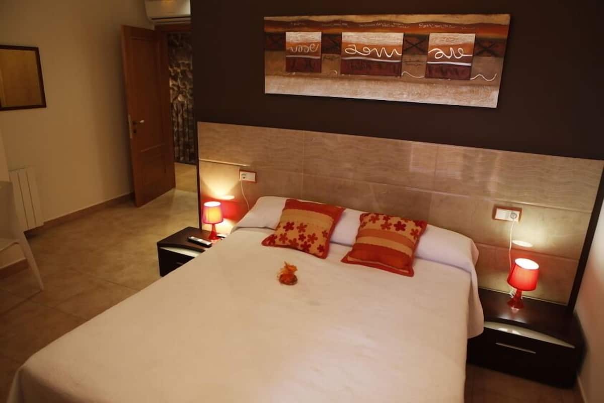 in-room safe, desk, iron/ironing board, cots/infant beds