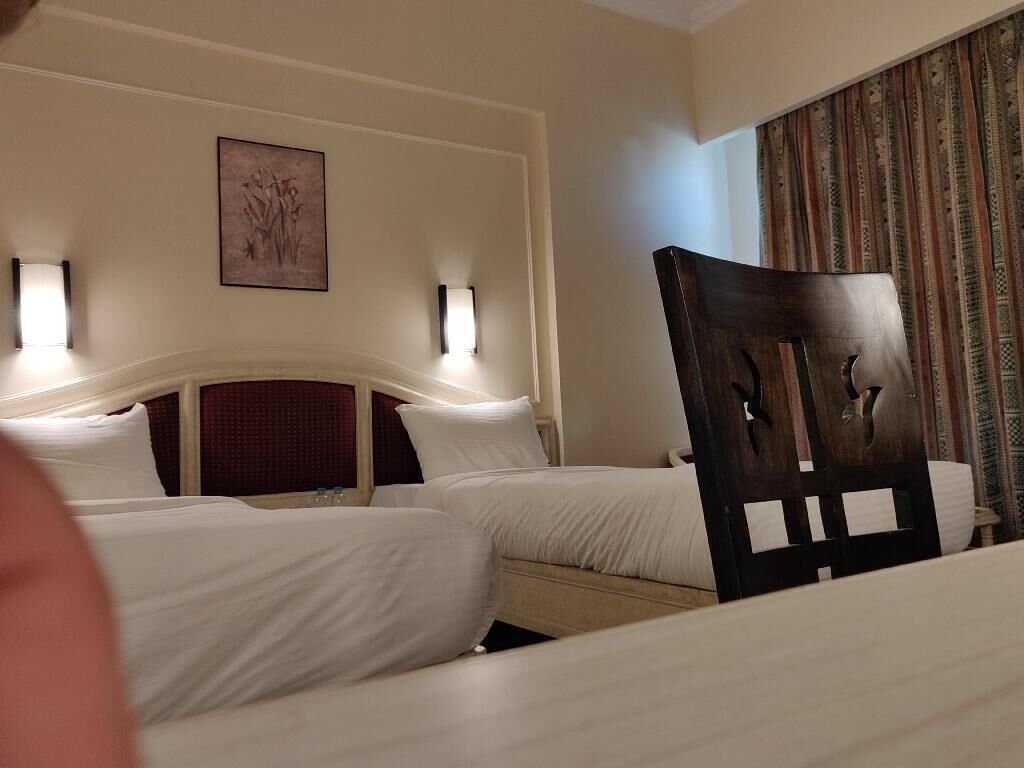 房內夾萬、獨特設計、獨特裝修、書桌