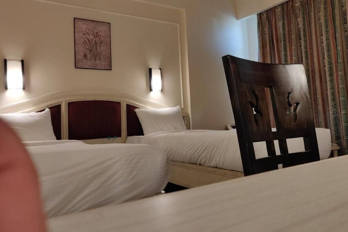 房內夾萬、獨特設計、獨特裝修、書桌