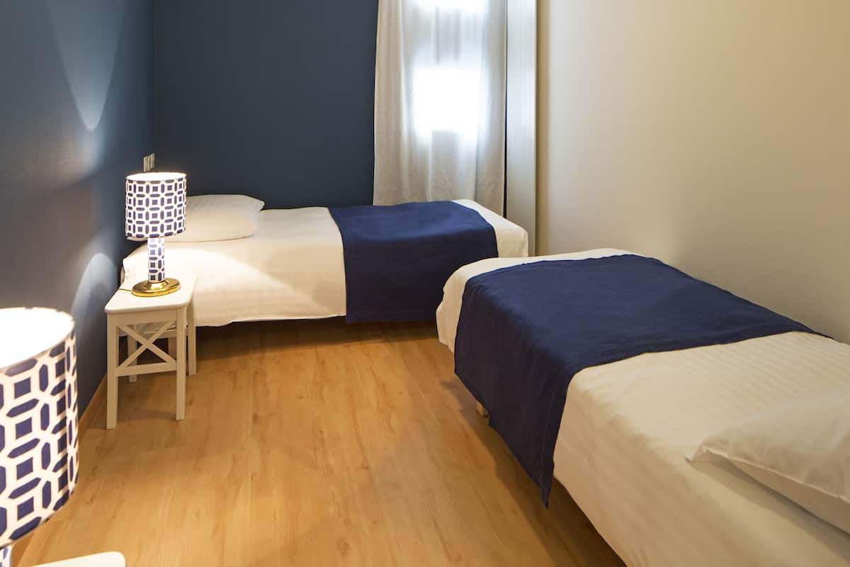 2 Schlafzimmer, hochwertige Bettwaren, Daunenbettdecken, Zimmersafe