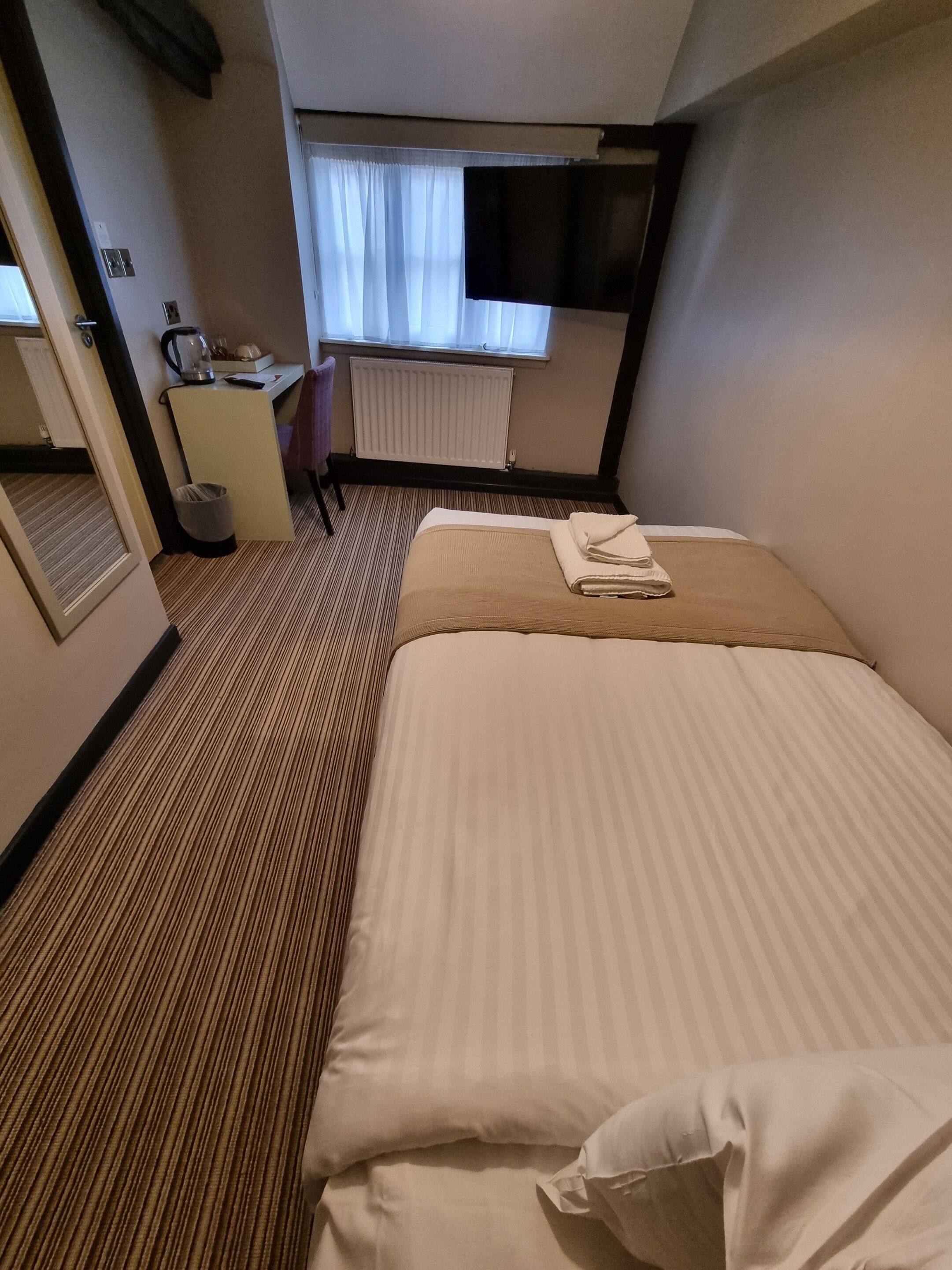 Standard Single Room, Ensuite | Dihias secara berasingan, meja, seterika/papan seterika, Wi-fi percuma 