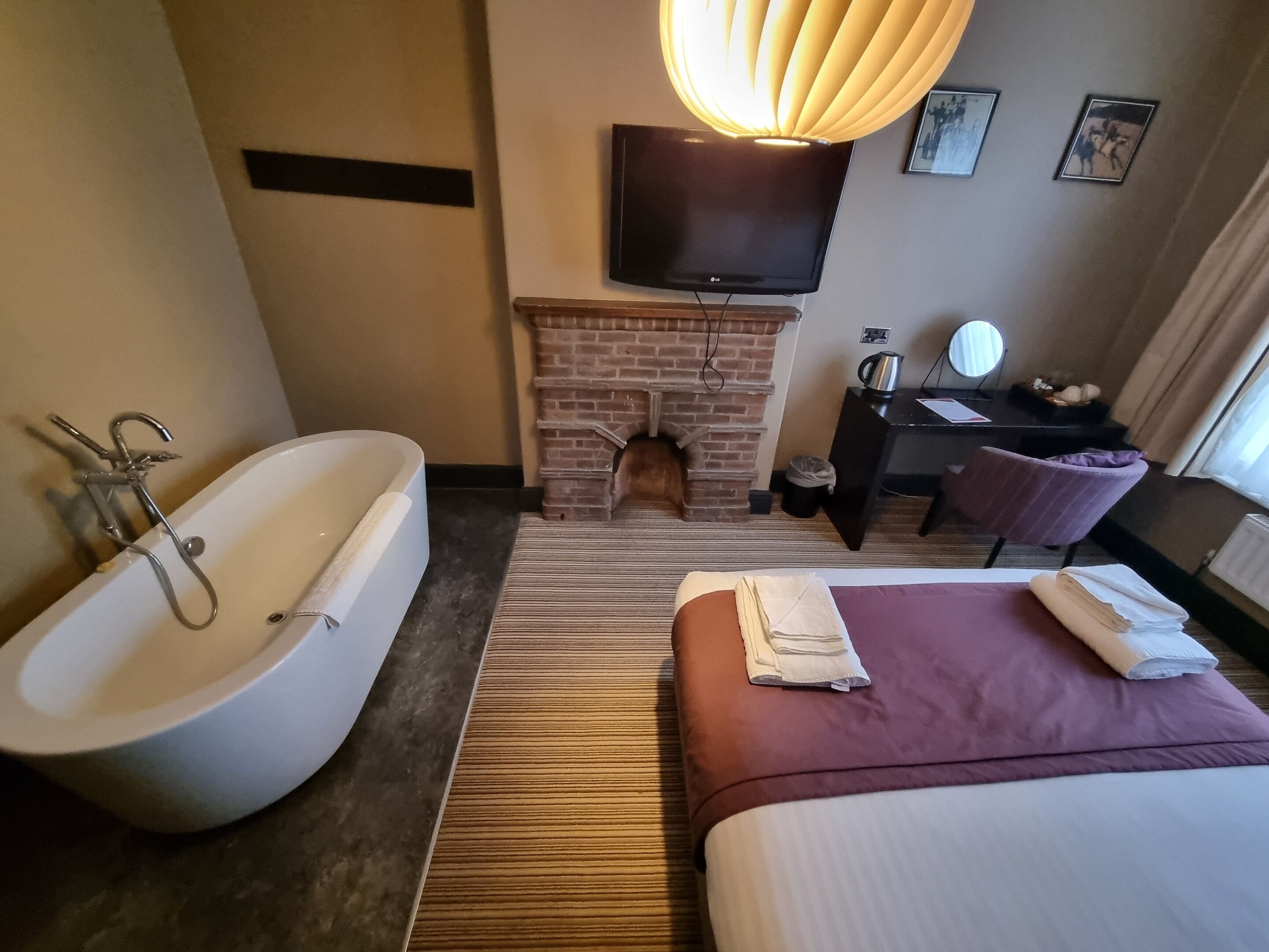 Deluxe Double Room, Ensuite | Individually decorated, desk, iron/ironing board, free WiFi