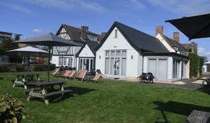 Garden - The Red Lion (Cambridge)