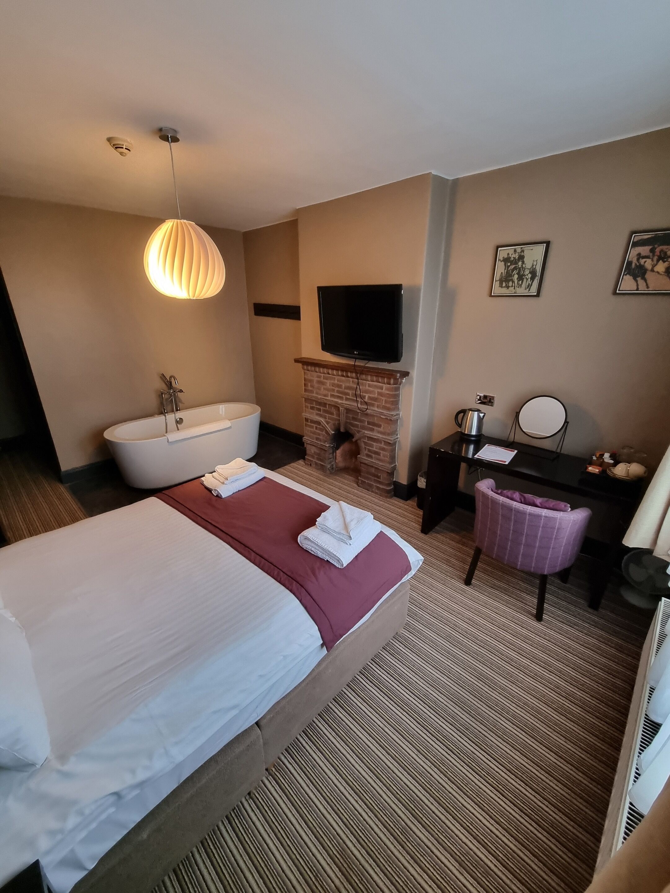 华丽双人房, 独立  浴室 | 特色装修、办公桌、熨斗/熨衣板、免费 WiFi