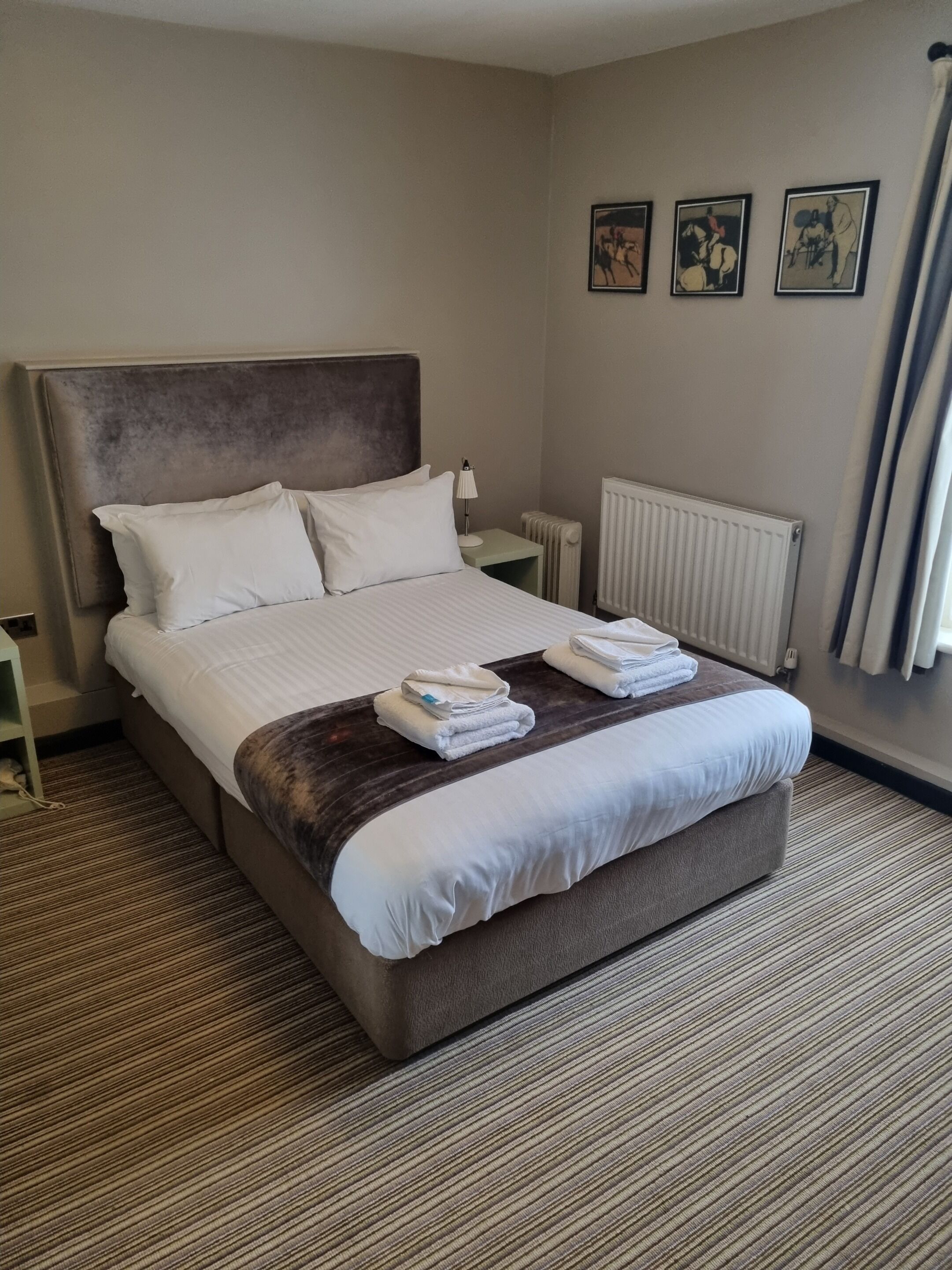 Standard Double Room, Ensuite | Individually decorated, desk, iron/ironing board, free WiFi