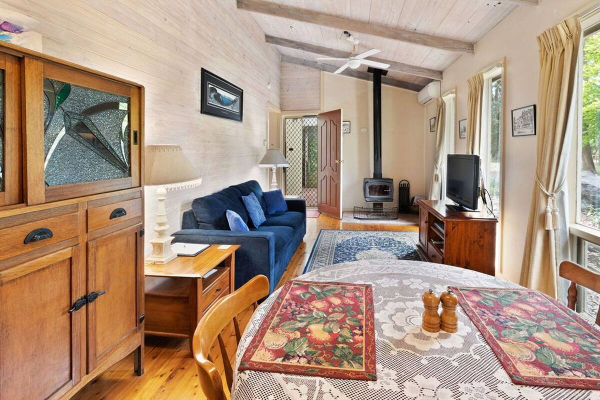 Meadow Chalet | WiFi (free), individually furnished, bed sheets