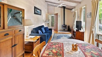 Individually furnished, free WiFi, bed sheets