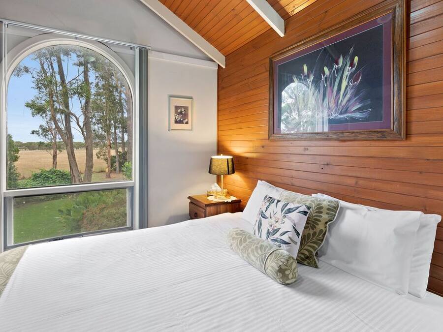 Orchard Chalet | Individually furnished, free WiFi, bed sheets