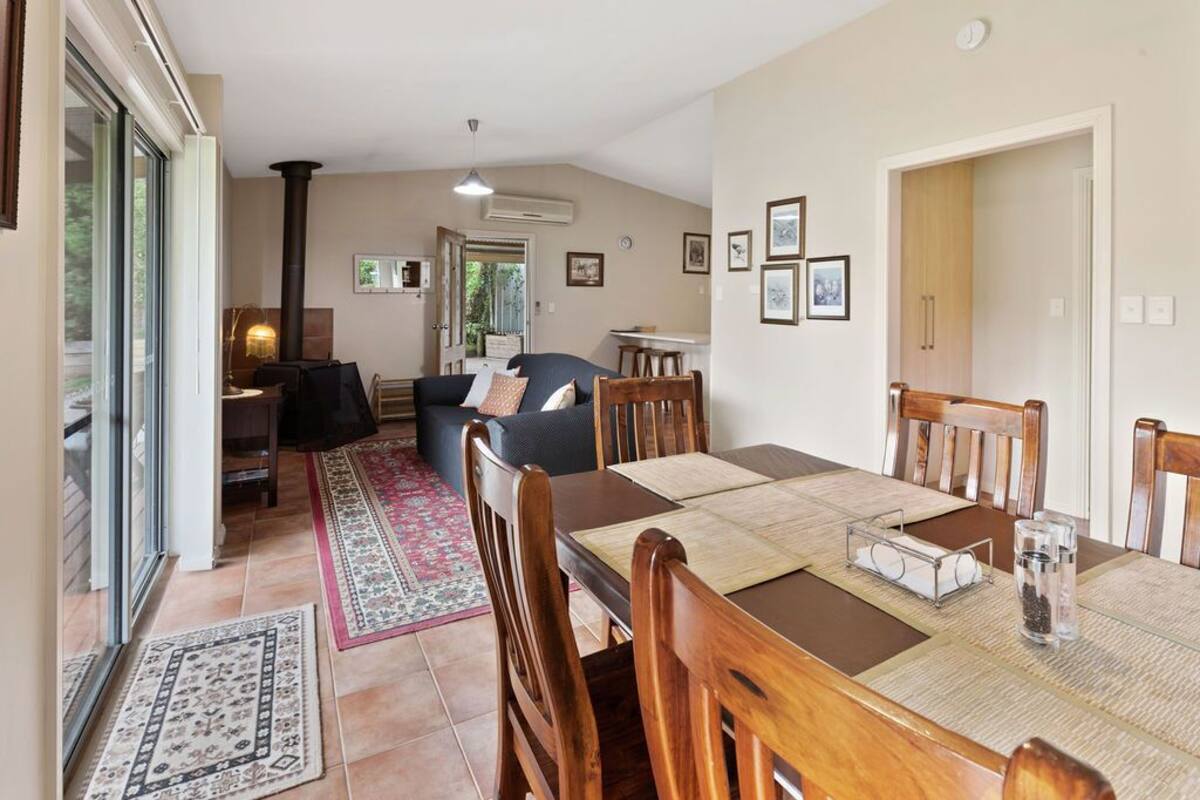 Avocado Chalet | WiFi (free), individually furnished, bed sheets