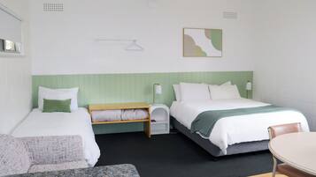 1 soveværelse, premium-sengetøj, pengeskab på værelset, skrivebord