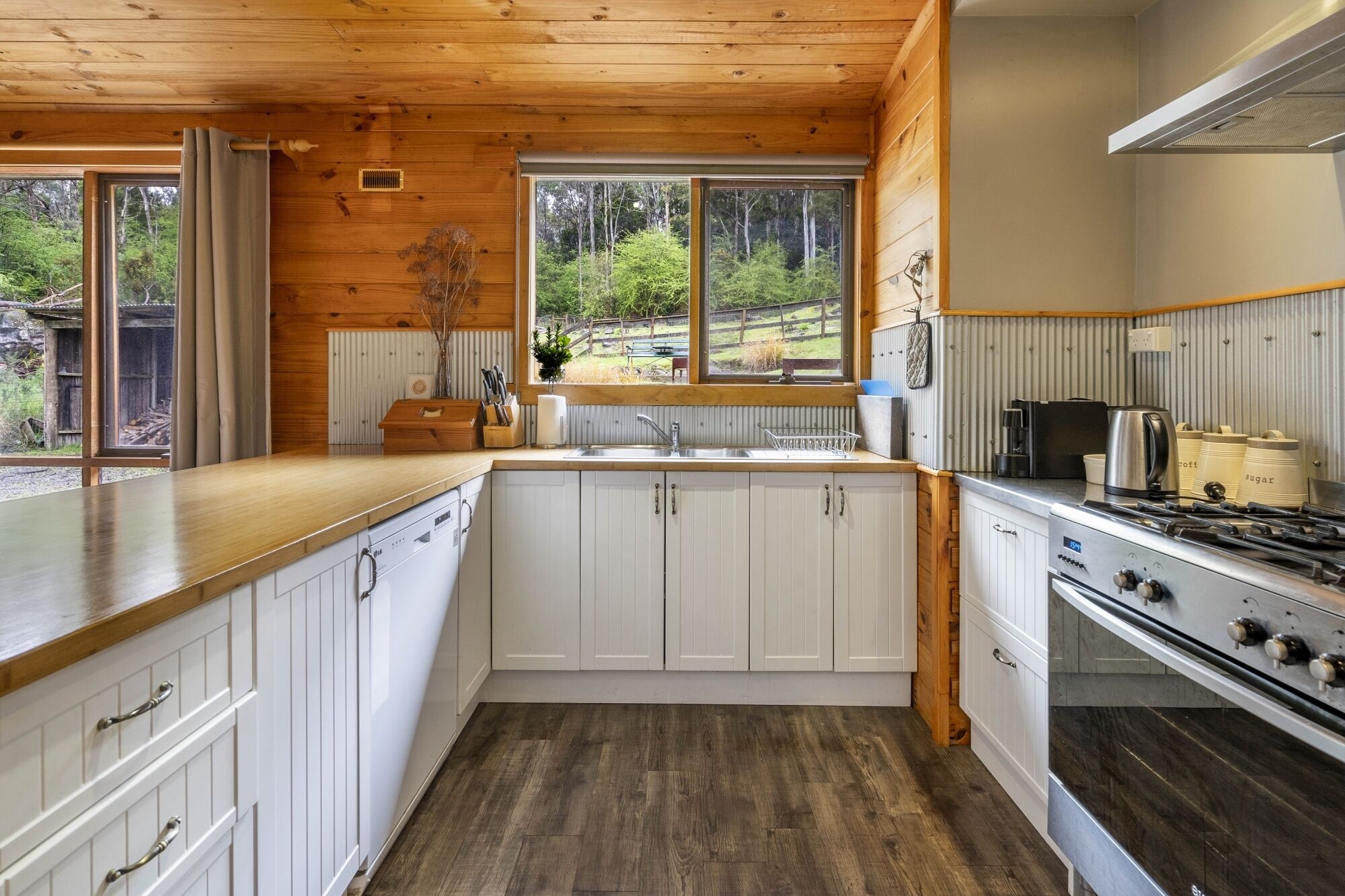 Mole Creek Cabins — image 10