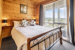 Signature House, 4 Bedrooms, Fireplace, Mountain View