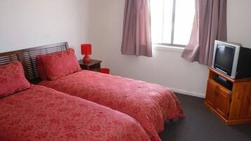 Iron/ironing board, free WiFi, bed sheets