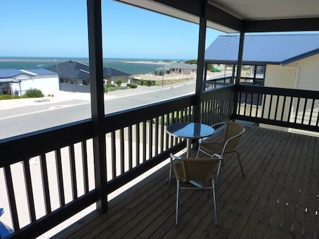 Porch. Oysta La Vista