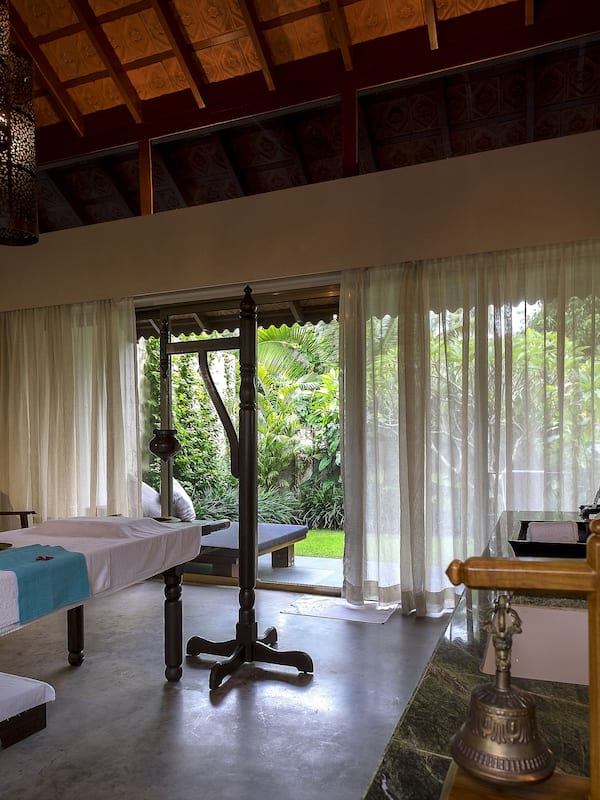 Salas de tratamiento para parejas, sauna y tina de hidromasaje