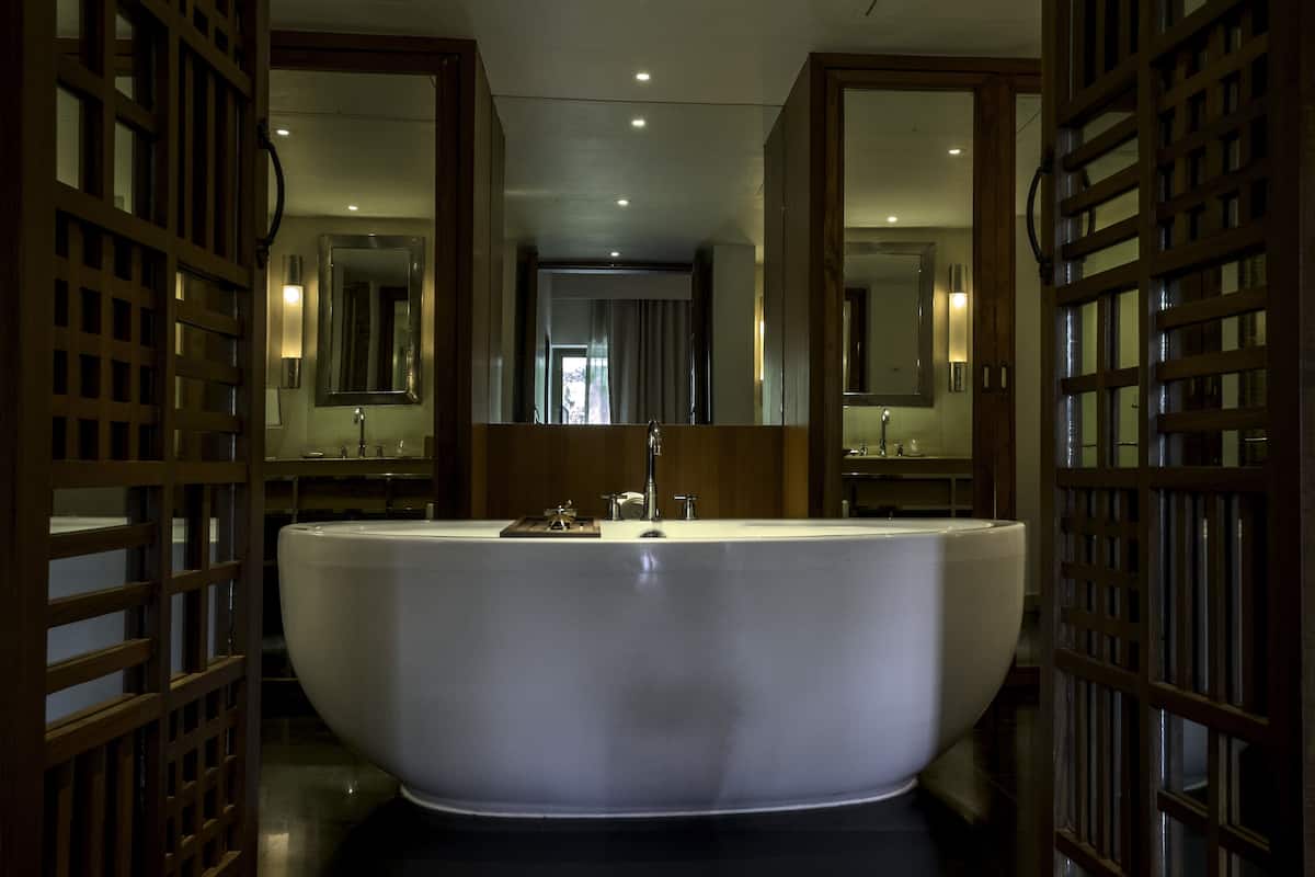 suite, 2 bedrooms | bathroom | separate bathtub and shower, deep-soaking bathtub, rainfall showerhead