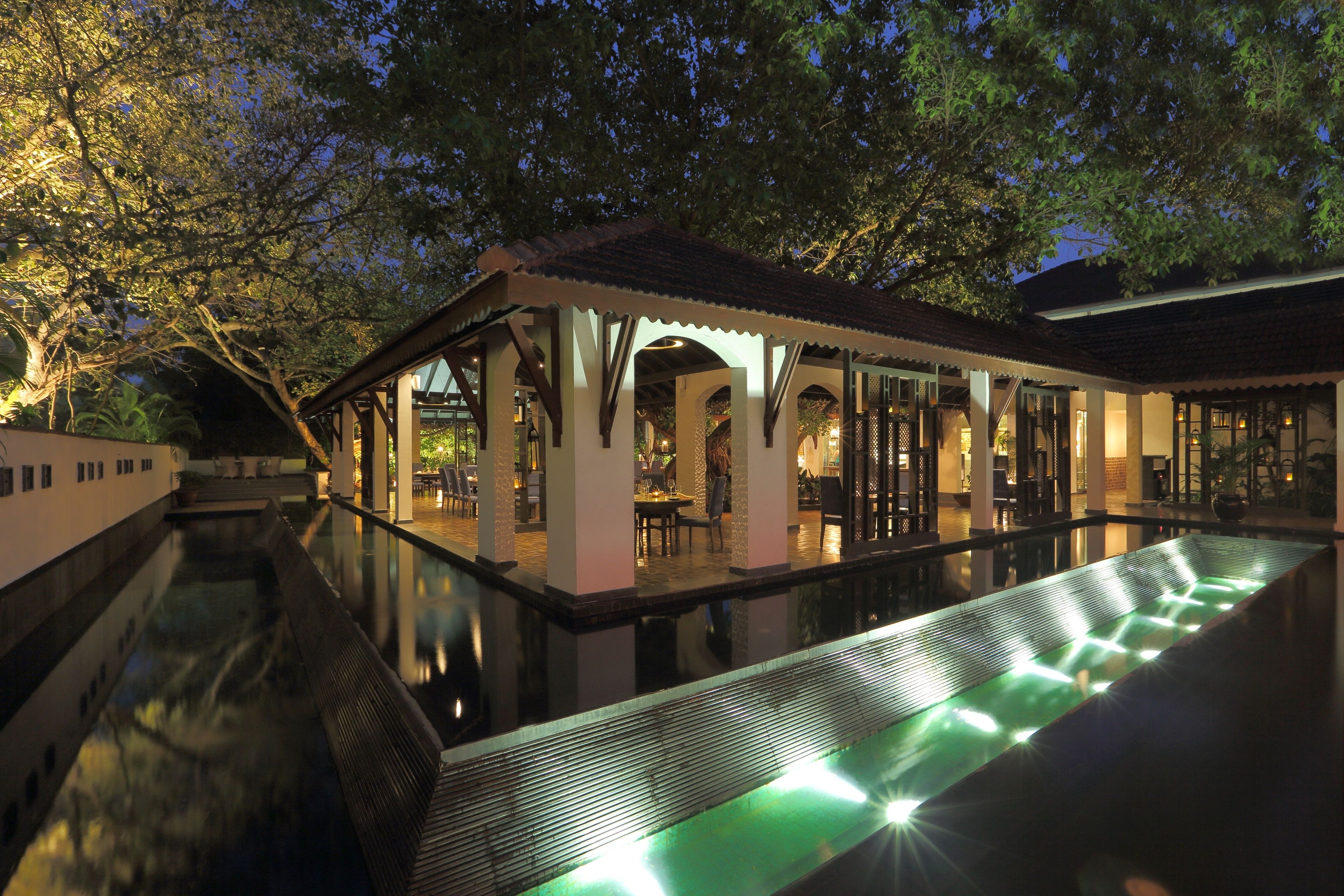 3 restoran, sarapan, makan tengah hari dihidangkan; masakan India